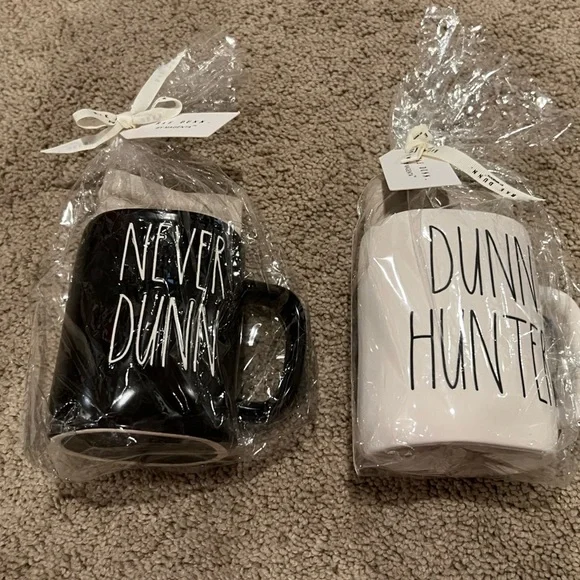 ⭐️BOGO FREE⭐️ NWT Rae Dunn mug and tea towel gift sets - Picture 1 of 4